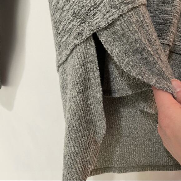 Piper & Taylor Grey Pullover High Low Sweater Womens M Preppy Crew Neck Marled - Picture 2 of 7
